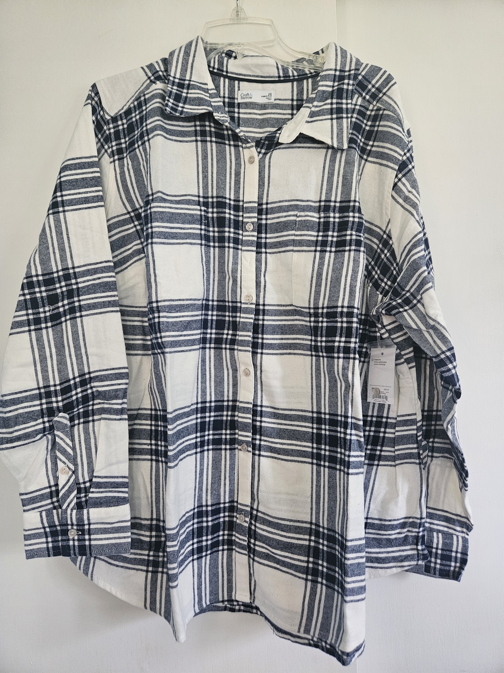 Croft & Barrow Soft Navy and White Plaid Button-Up Shirt